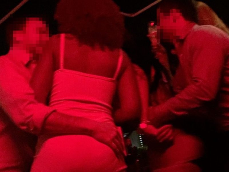 Cafetinas reduzem preço de rede VIP e revelam império no WhatsApp