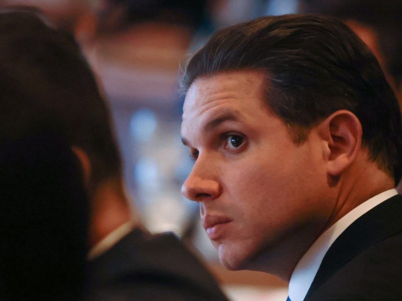 Hugo Motta articula apoio de PSB e PDT visando reeleição