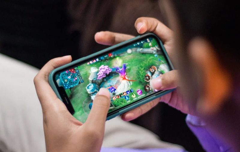 A evolução das telas nos smartphones: inovação e conforto para o usuário