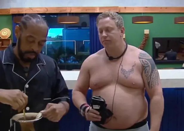 A Fazenda 18: Mônica Fonseca chama Serginho de porco e é criticada