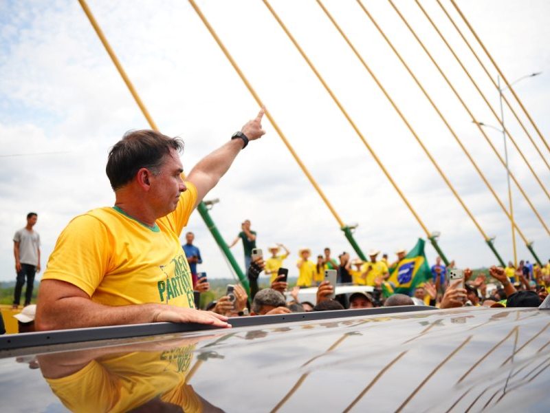Campanha de Flávio sofre impactos após semana de ataques