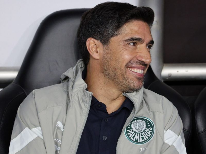 Abel completa 6 anos no Palmeiras em meio a trocas de técnicos nos rivais