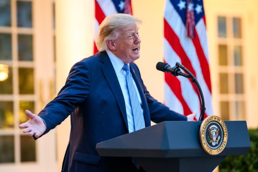 Abrigo a Flávio desgasta Trump