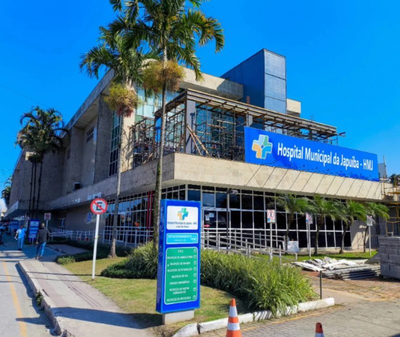 Acidente entre carro e moto deixa homem ferido em Angra dos Reis