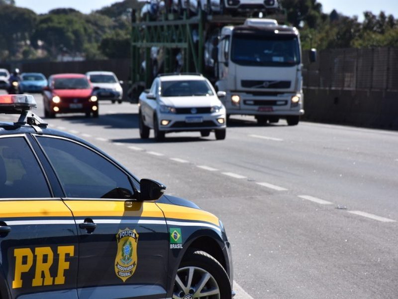 Acidente entre van e caminhonete deixa 6 mortos na PB