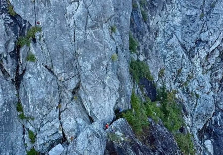 Adolescente é resgatado de penhasco após usar IA para planejar rota