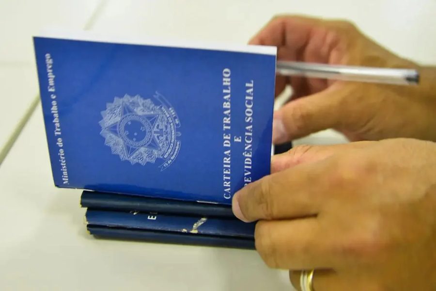 Agências do trabalhador do DF encerram semana com 1,2 mil vagas de emprego