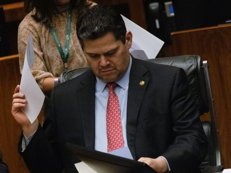 Alcolumbre busca acordo para perdoar Bolsonaro e atrair votos no Senado