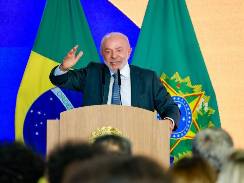 Governo Lula deve manter articulação política com o PT