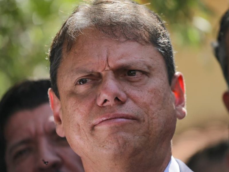 Aliados de Tarcísio saem em defesa do governador após ataques