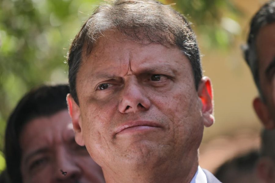Aliados de Tarcísio saem em defesa do governador após ataques