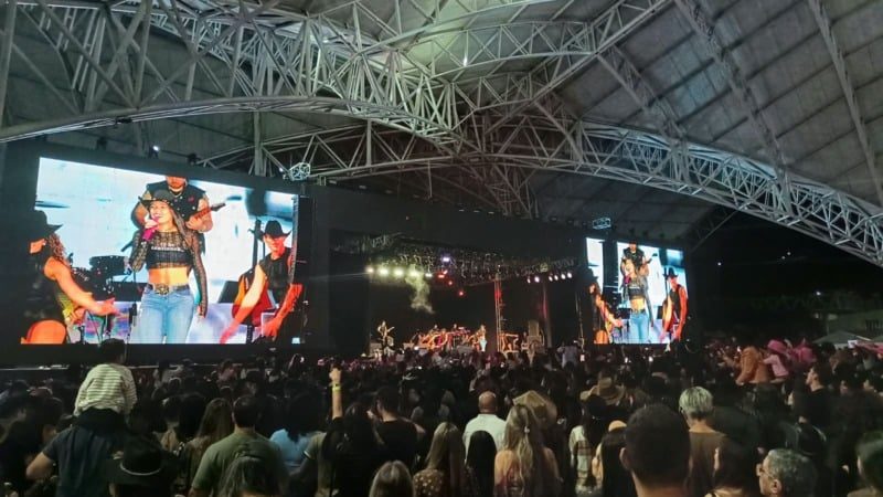 Ana Castela encerra festival sertanejo em Barra Mansa