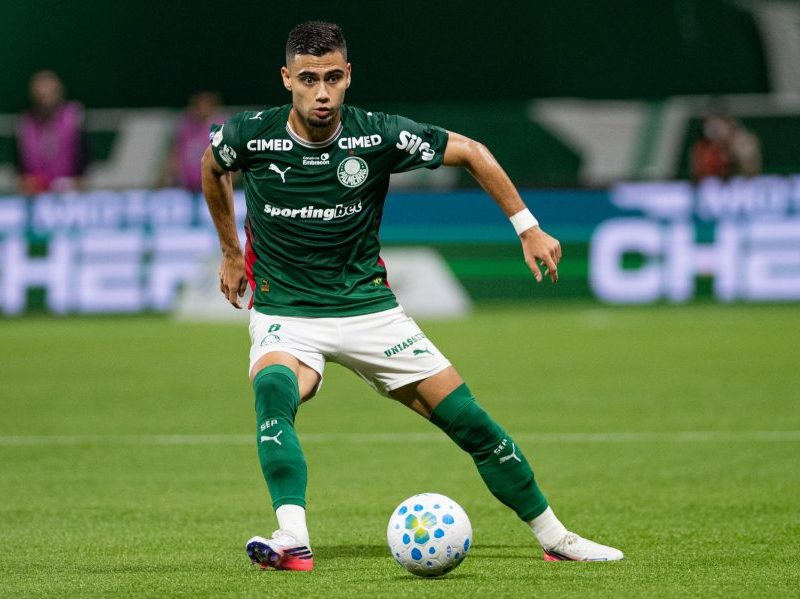 Andreas Pereira pede desculpas após expulsão pelo Palmeiras
