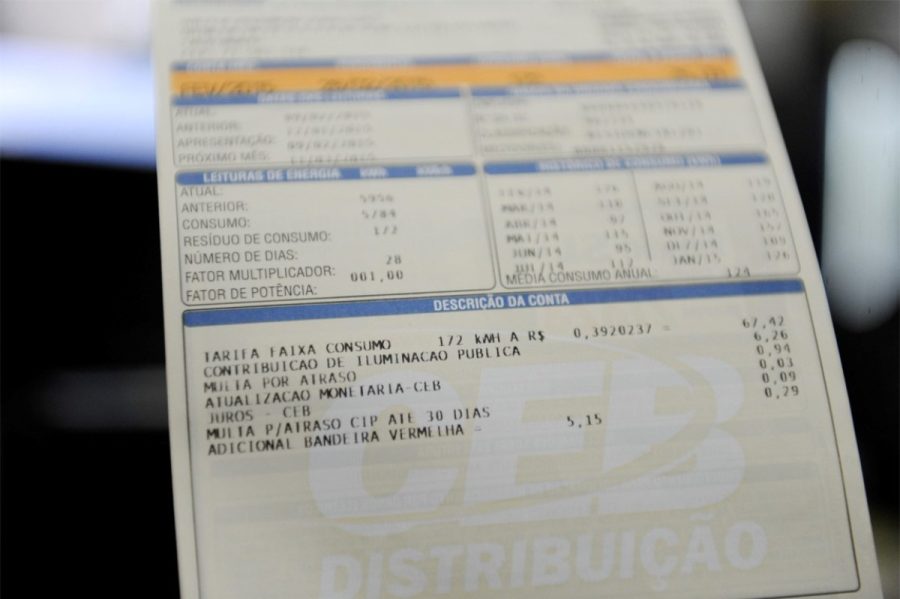 Aneel mantém bandeira verde e conta de luz não terá taxa extra em novembro
