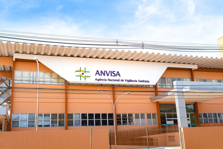 Anvisa recolhe lotes de remédios contra câncer e solução para reidratação