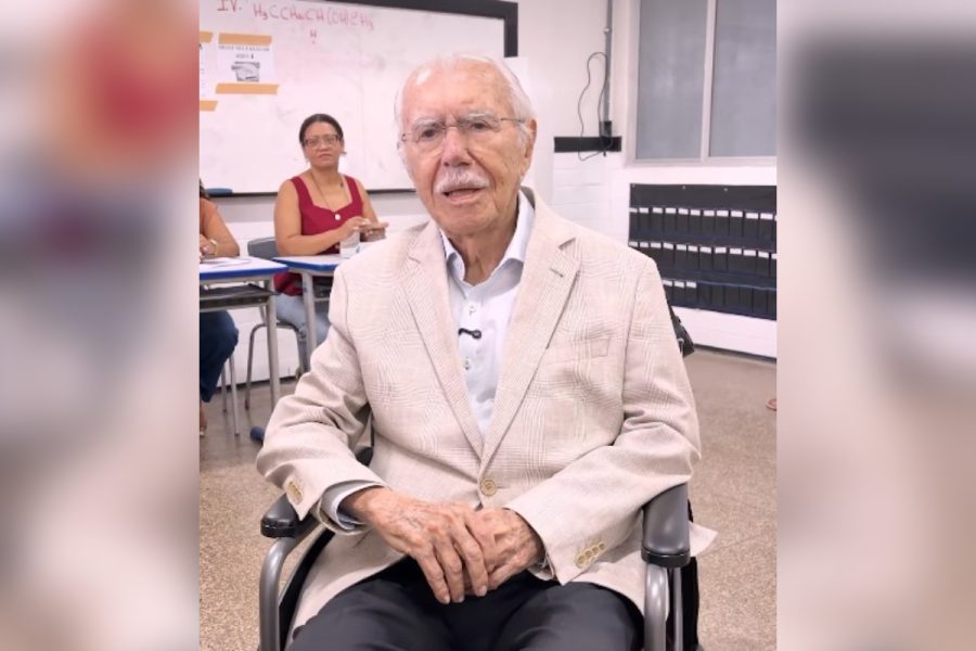 Aos 96 anos, José Sarney vota em São Luís e celebra a "festa da democracia"