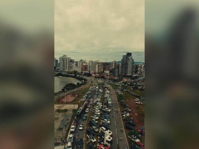 Apoiadores de Flávio Bolsonaro organizam “caminhonetaço” em Florianópolis