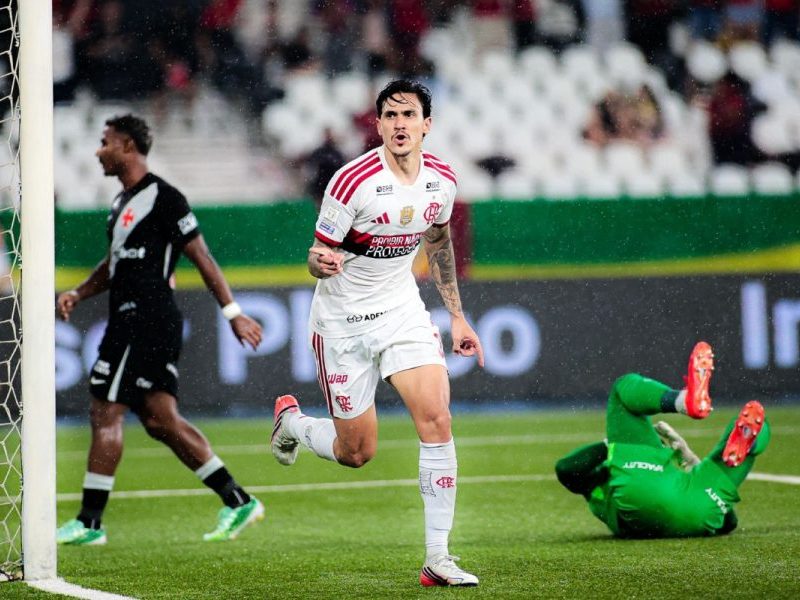 Após goleada, Flamengo chega a 15 jogos de invencibilidade contra o Vasco
