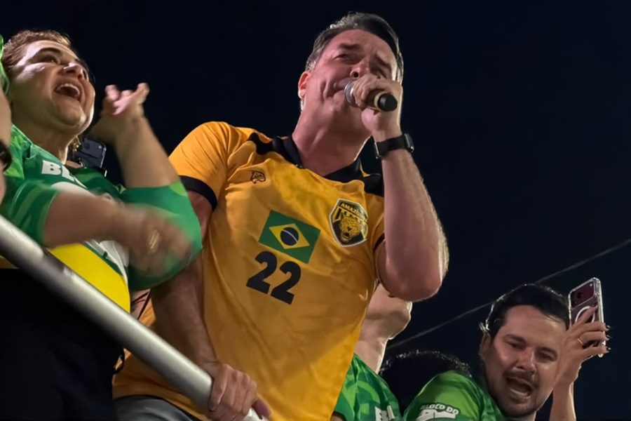 Flávio Bolsonaro aposta em pobres e segurança para evitar abstenção