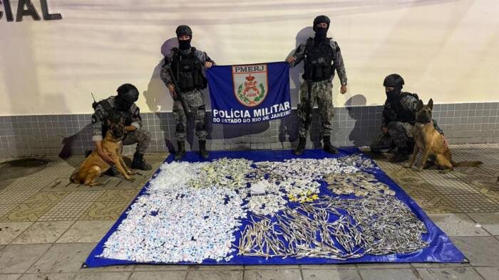 BAC apreende mais de 17 kg de drogas no Morro da Conquista, em Volta Redonda