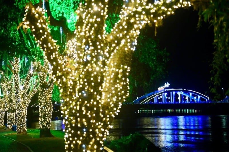 Barra Mansa inicia montagem da iluminação de Natal 2026