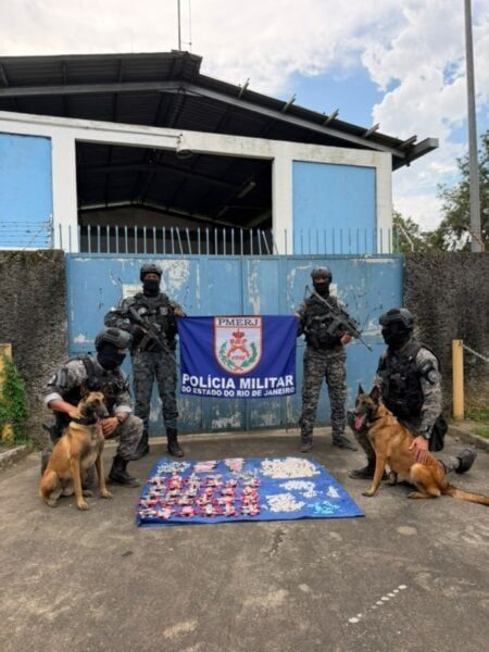 BM: Cães farejadores ajudam a apreender R$ 17 mil em drogas