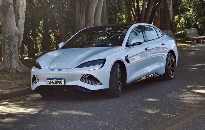 BYD derrete preço e vende esportivo elétrico por valor de Honda Civic