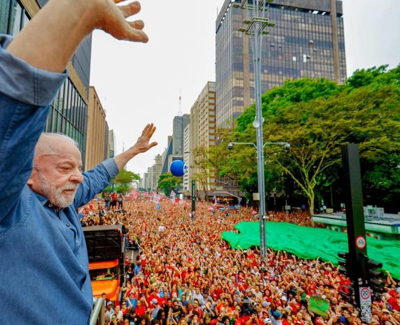 Campanha de Lula aposta na PEC 6×1 para furar bolha eleitoral