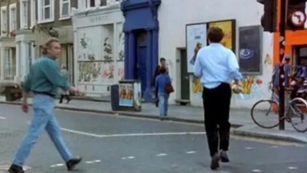 Casa icônica de “Um Lugar Chamado Notting Hill” é colocada à venda por R$ 54 milhões; veja fotos do interior! Notting Hill Porta Azul. (Foto: Reprodução)