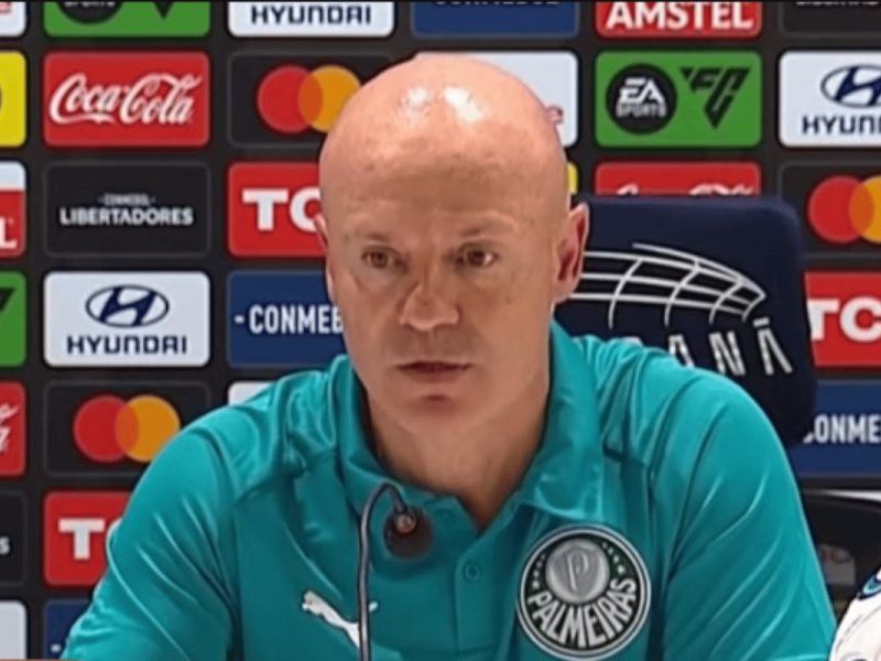 Castanheira exalta solidez do Palmeiras, mas lamenta gol no fim