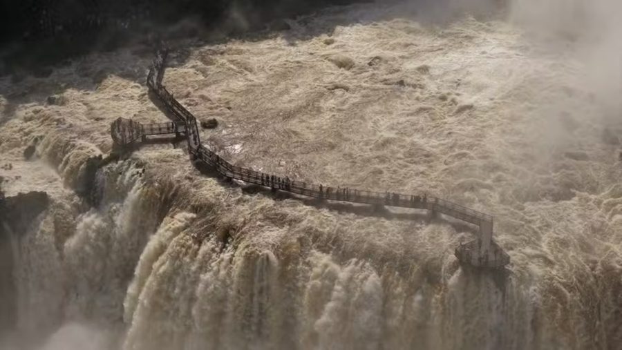 Cataratas do Iguaçu registram vazão quase 8 vezes maior que média histórica