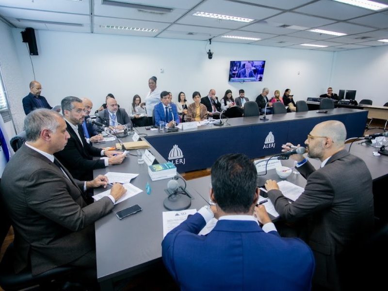 CCJ da Alerj aprova projeto que classifica CV e PCC como terroristas