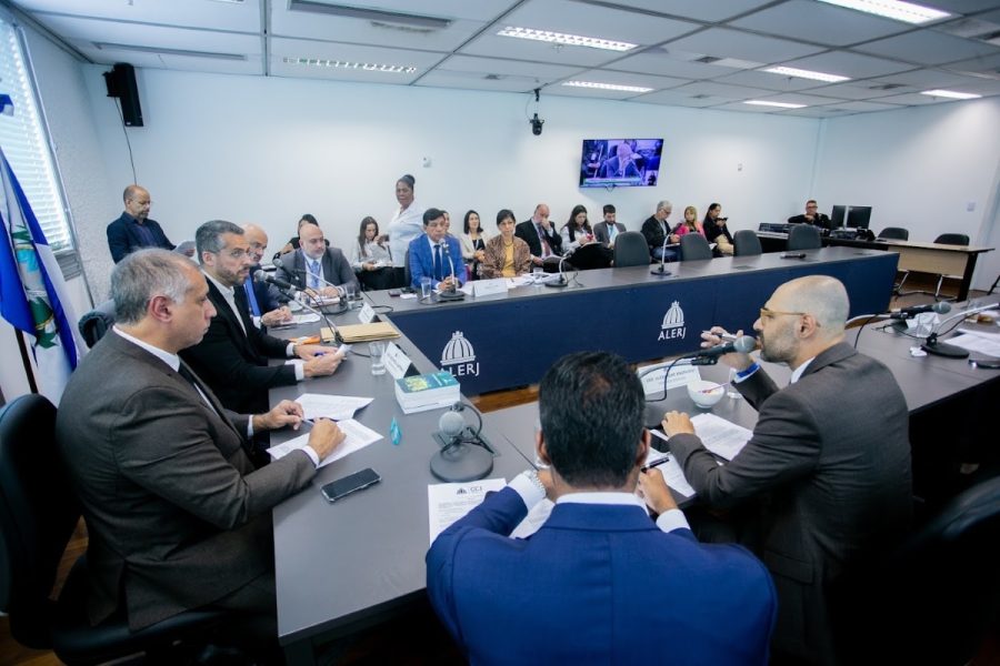 CCJ da Alerj aprova projeto que classifica CV e PCC como terroristas