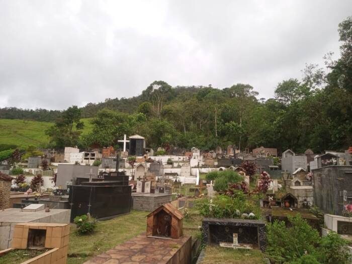 Cemitérios de Itatiaia recebem manutenção para o Dia de Finados
