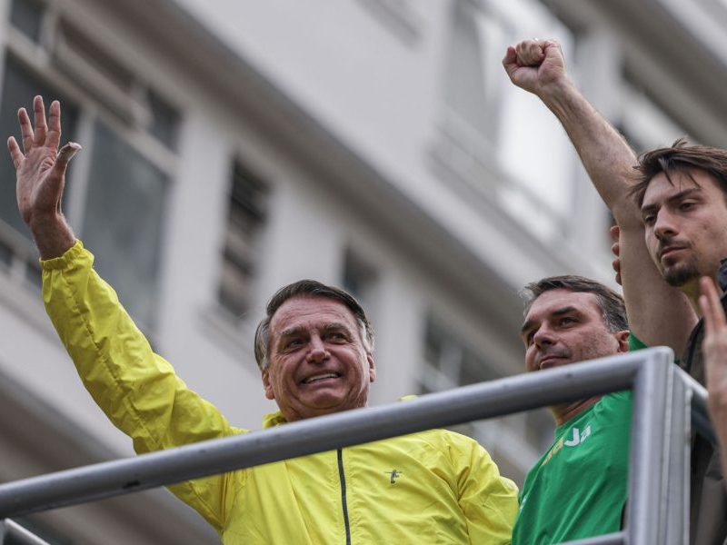 Centro político busca dominar bolsonarismo e traça planos para 2030