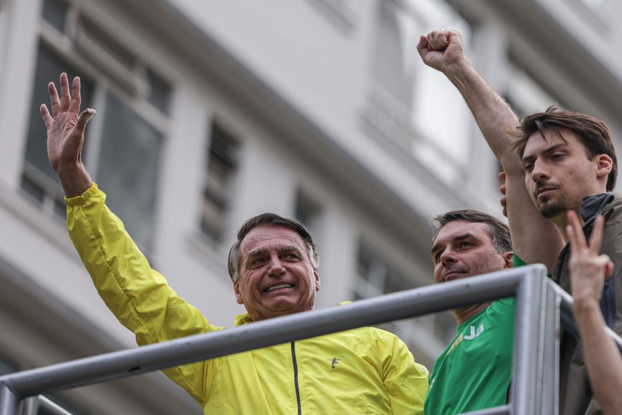 Centro político busca dominar bolsonarismo e traça planos para 2030