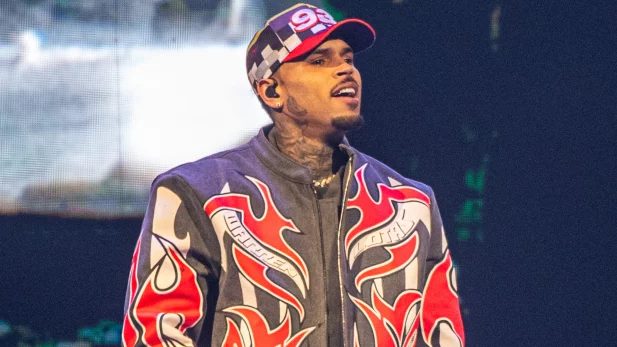 Chris Brown é condenado por agressão contra produtor em boate em Londres; saiba a pena Chris Brown. (Foto: Getty)