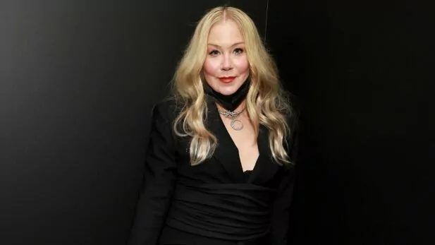 Christina Applegate chora ao revelar reviravolta em diagnóstico de esclerose múltipla: “Todos felizes menos eu” Christina Applegate chora ao revelar reviravolta em diagnóstico de esclerose múltipla: “Todos felizes menos eu”