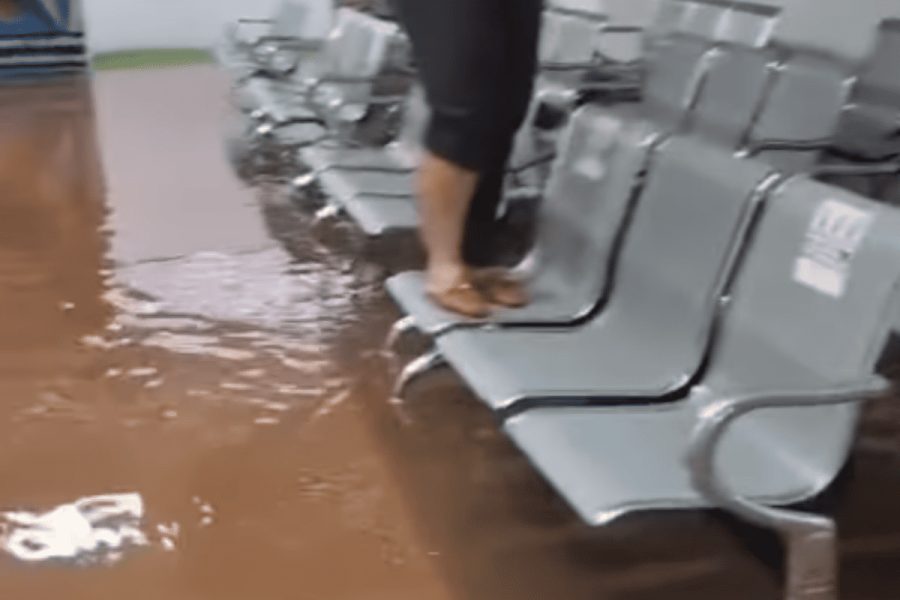 Chuva inunda ruas e unidade de saúde de Paulicéia, interior de SP