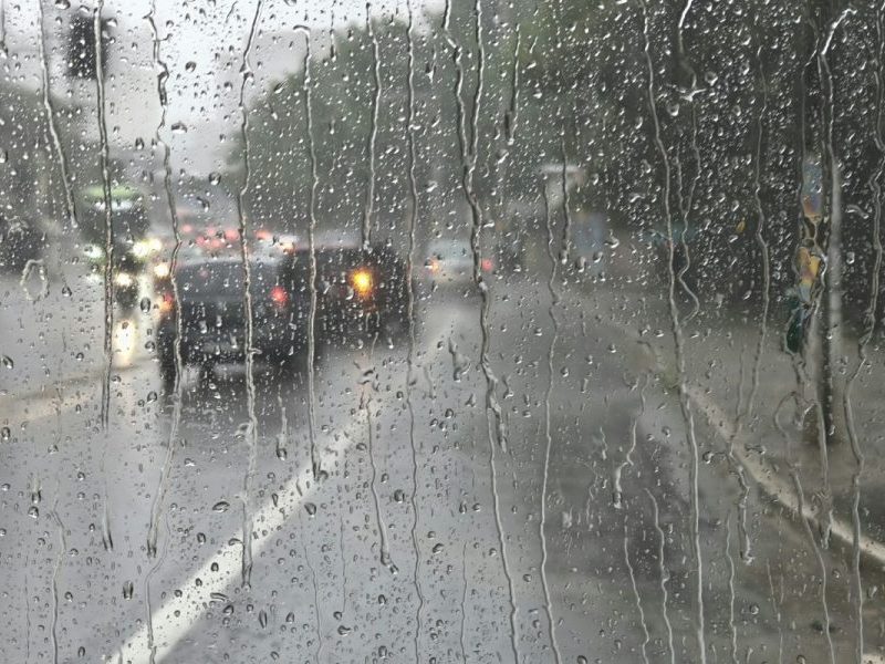 Frente fria derruba temperaturas e chuvas avançam