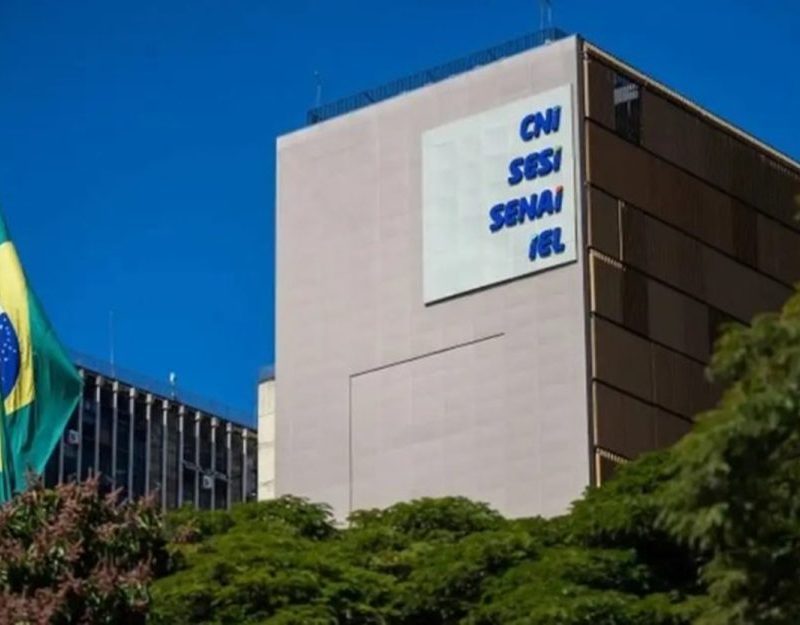 Fim da escala 6×1: CNI prevê inflação, demissões e PIB menor