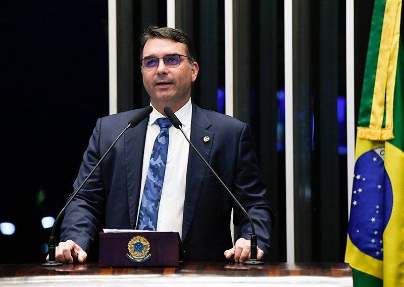 Eleições: Flávio aposta em governadores para o segundo turno