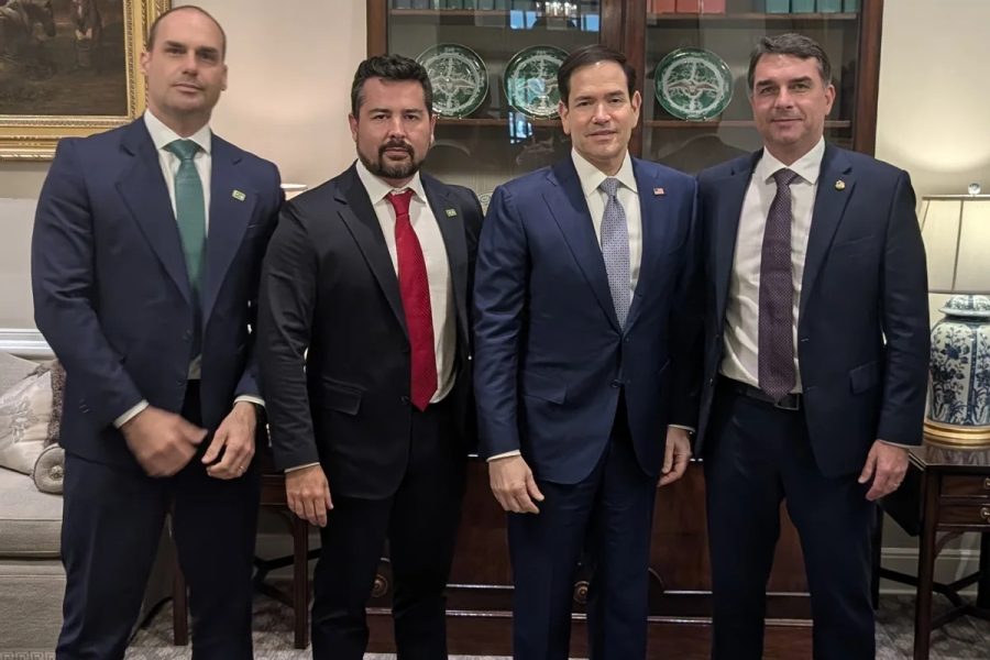 Direita amplia discurso bolsonarista nos EUA com Flávio e aliados