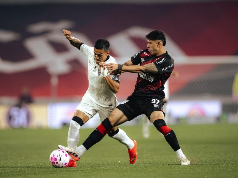 Athletico-PR e Atlético-MG empatam em 2 a 2 pelo Brasileirão