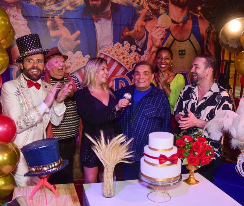 Com presença de famosos, Reder Circus Abracadabra celebra 90 anos de Dedé Santana em sessão VIP