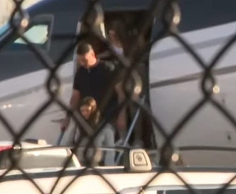 Confira imagens de Flávio e família no desembarque em aeroporto de Miami