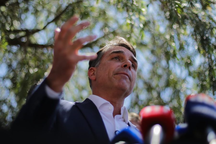 Contra, calado, a favor e a 2.000 km: as 6 fases de Flávio Bolsonaro na 6x1