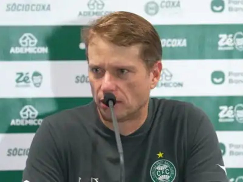 Coritiba anuncia demissão do técnico Fernando Seabra