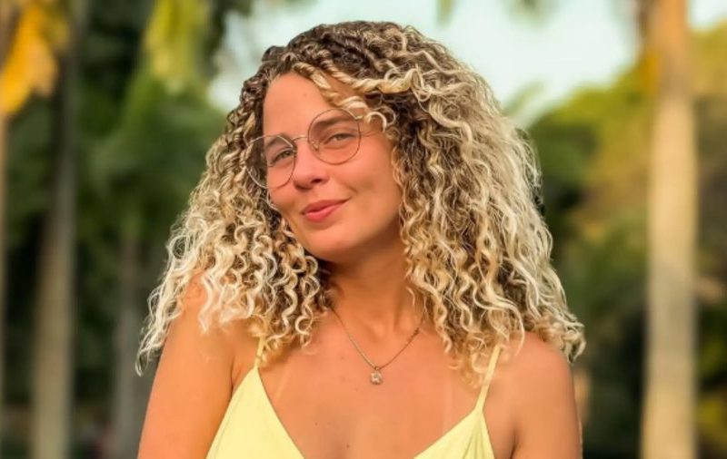Debby Lagranha passa por cirurgia após necrose causada por picada de aranha: “Chorei de dor”; assista Debby Lagranha passa por cirurgia após necrose causada por picada de aranha e desabafa: “Chorei de dor” (Foto: Reprodução/ Instagram)