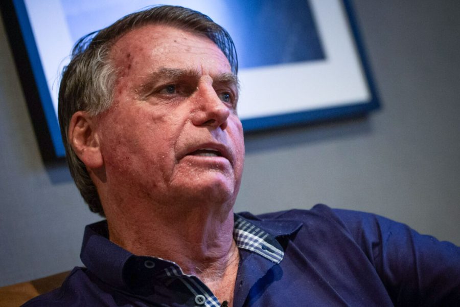 Defesa de Bolsonaro informa Moraes sobre retomada das visitas de Flávio